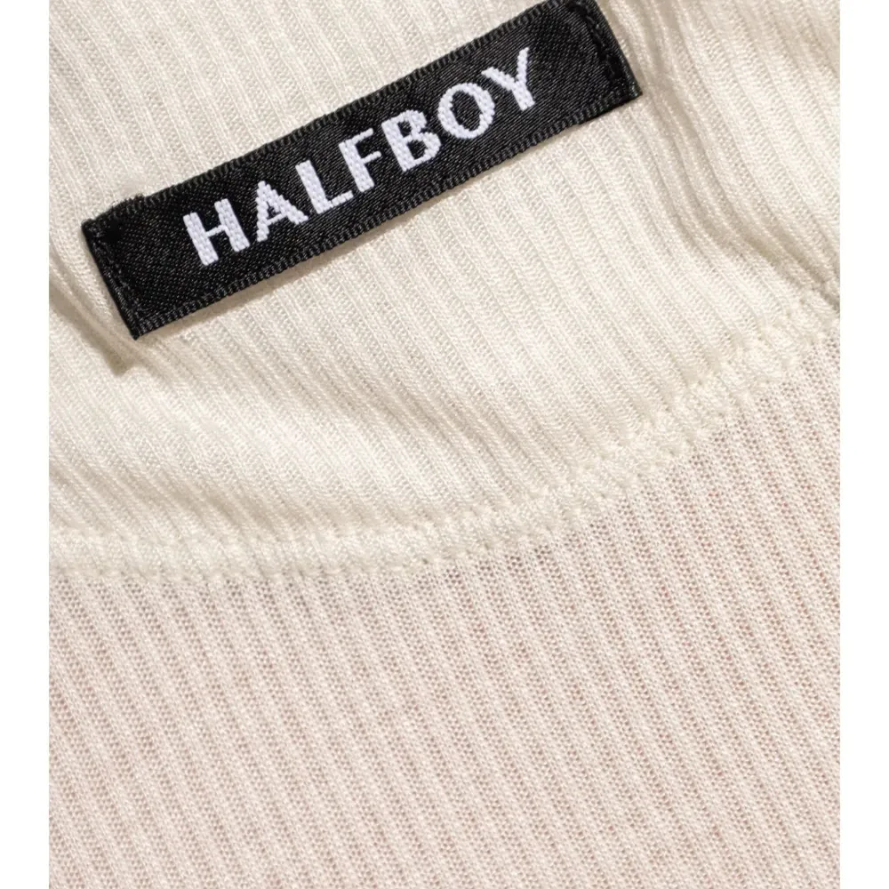 Топ с нашивкой-логотипом