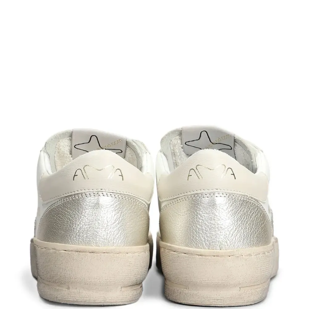 Кожаные кроссовки