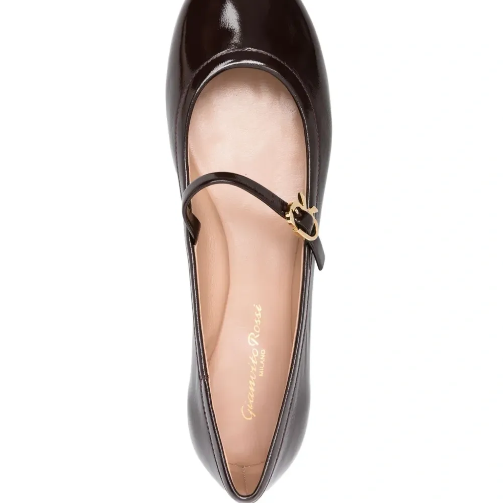 Балетки на плоской подошве