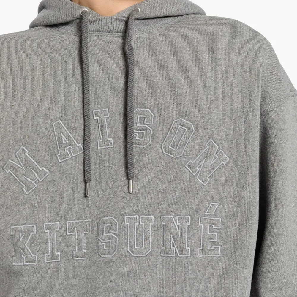 Худи с вышитым логотипом