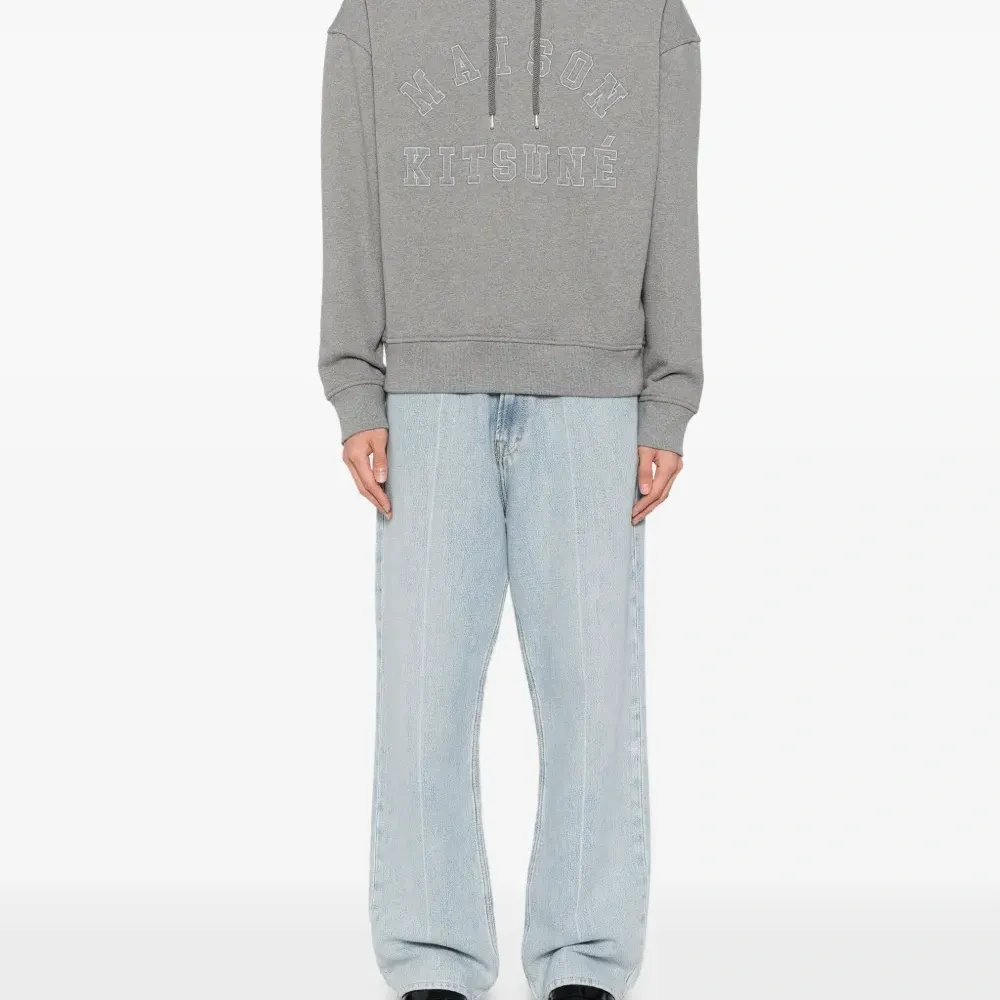 Худи с вышитым логотипом