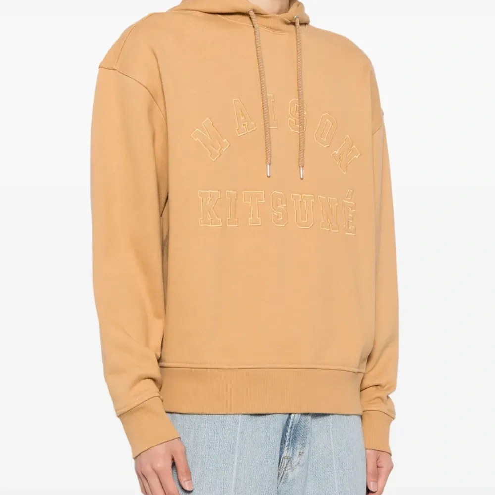 Худи с вышитым логотипом