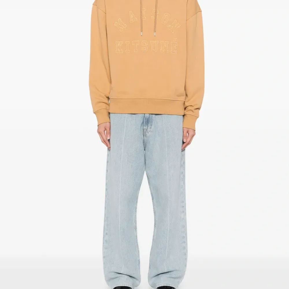 Худи с вышитым логотипом