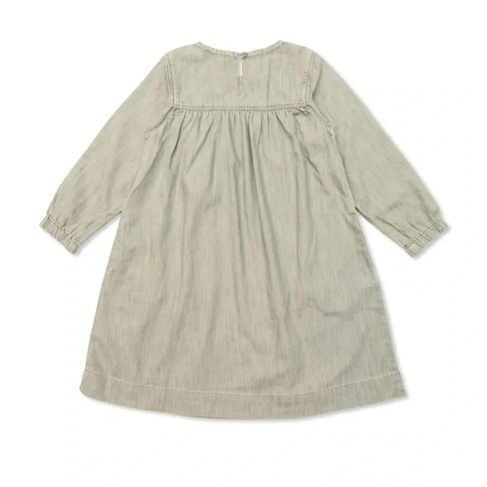 Джинсовое платье с вышивкой