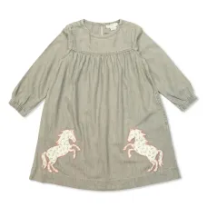 Джинсовое платье с вышивкой