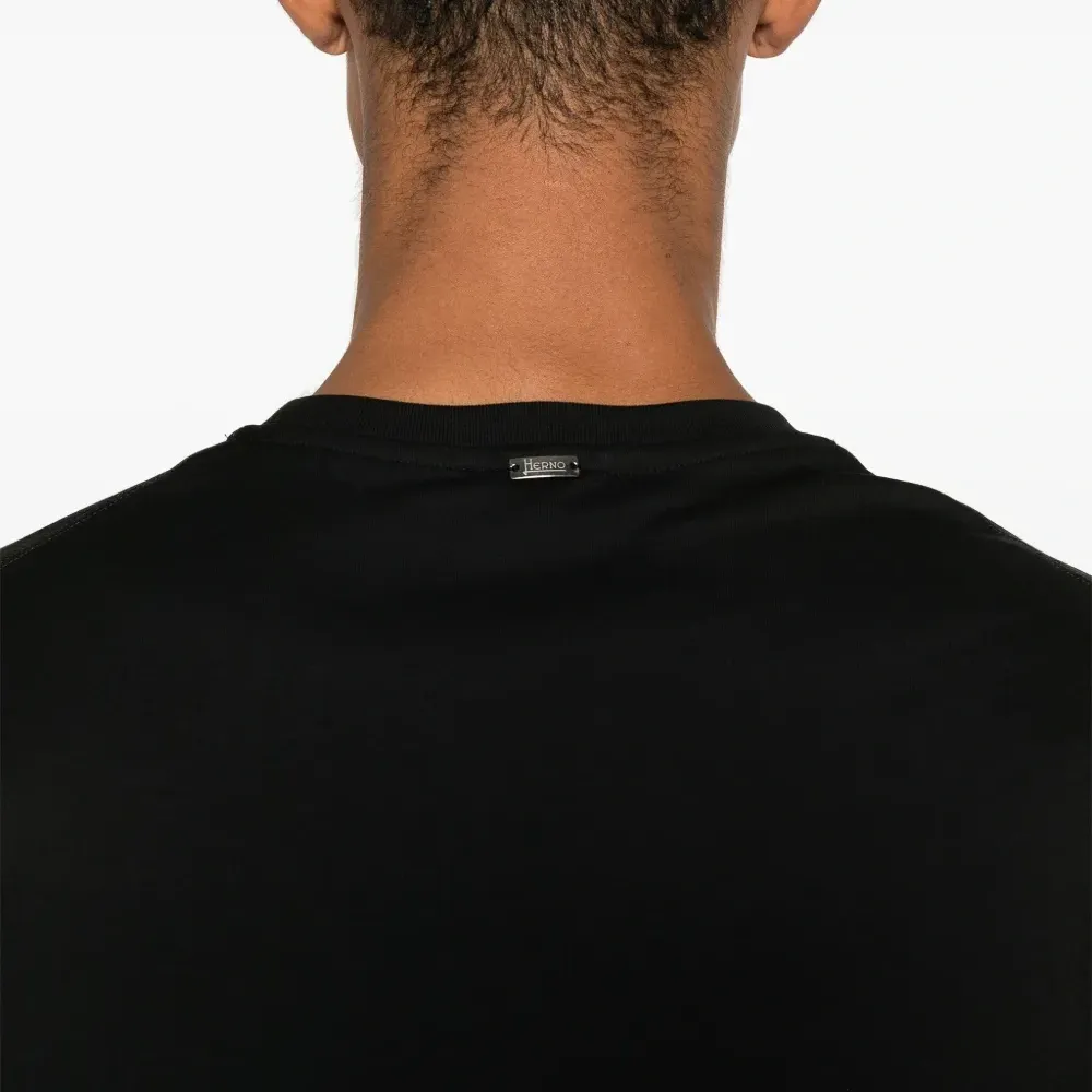 Футболка с логотипом