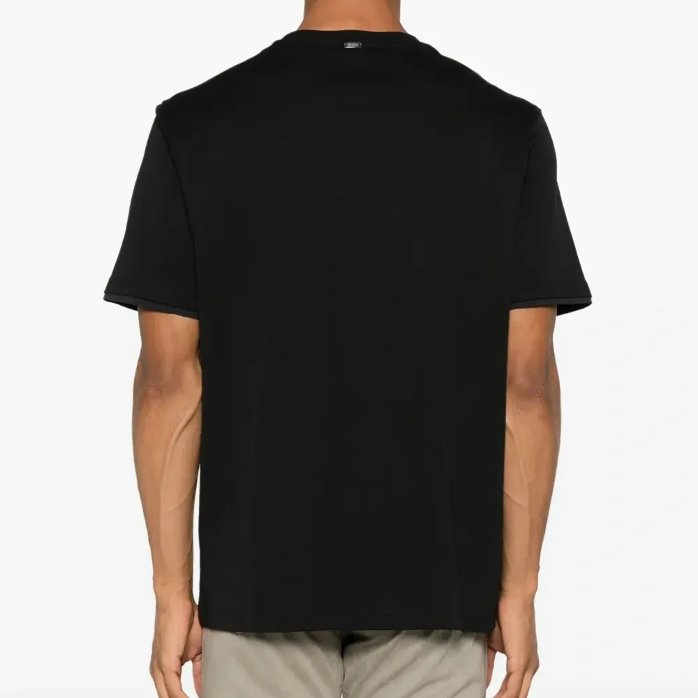 Футболка с логотипом