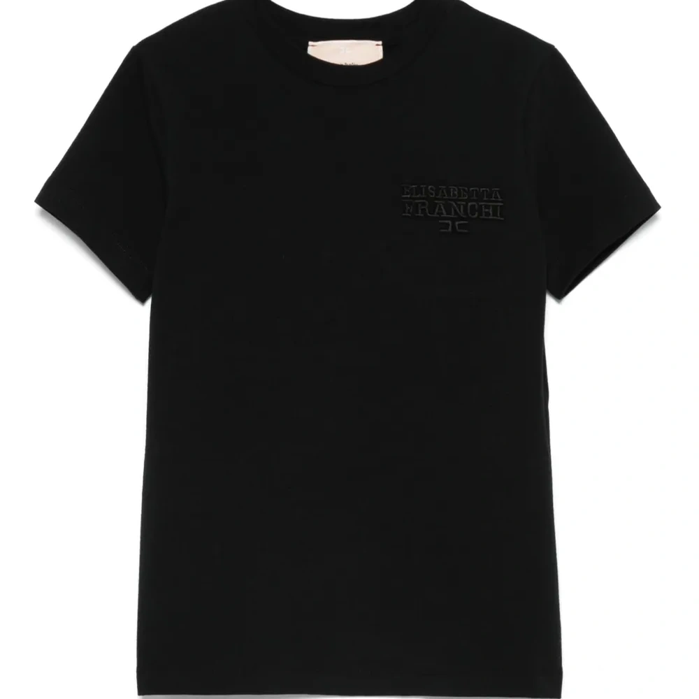 Футболка с вышитым логотипом