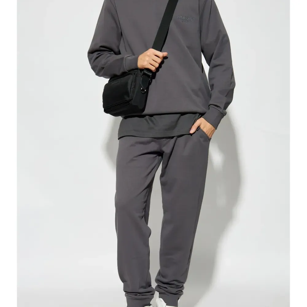 Толстовка с вышитым логотипом Толстовка с вышитым логотипом