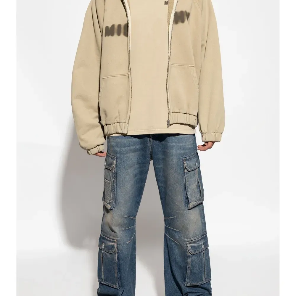 Футболка с логотипом