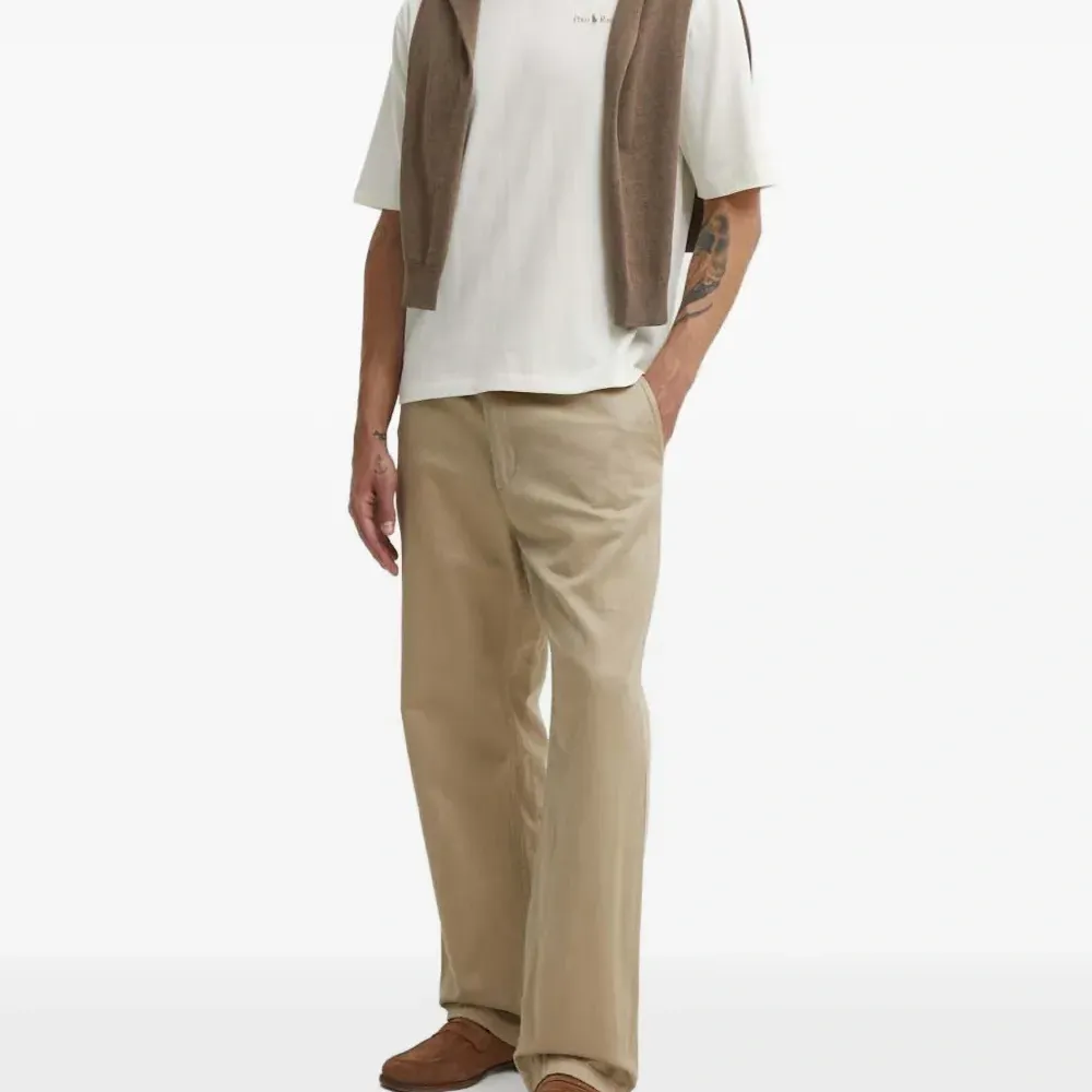 Футболка с логотипом