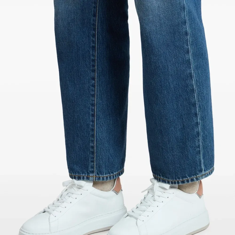 Кожаные кроссовки