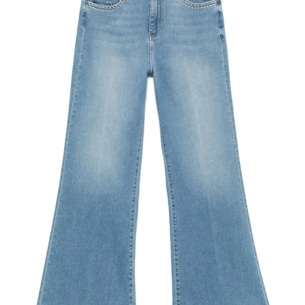 Расклешенные джинсы