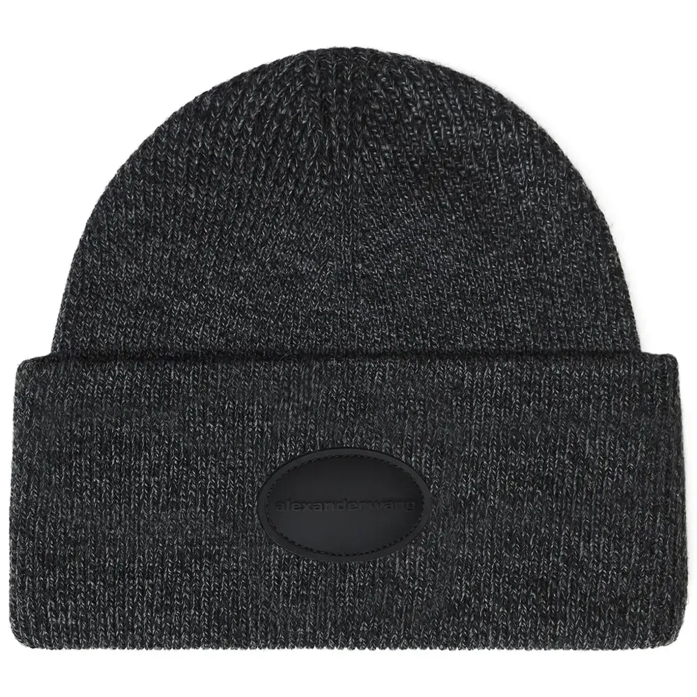 Шапка бини с нашивкой-логотипом