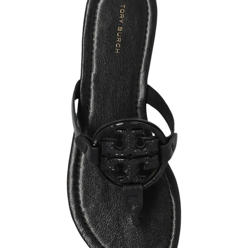 Сандалии на плоской подошве