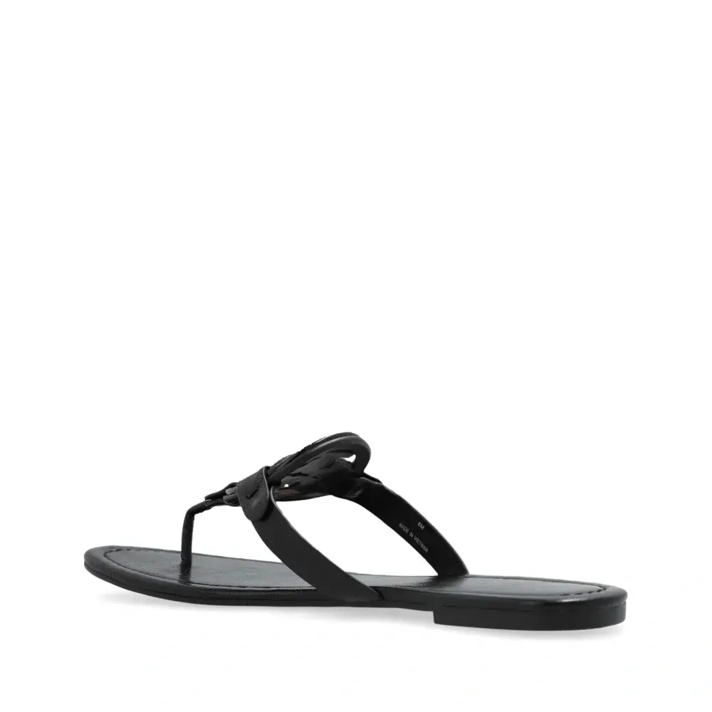 Сандалии на плоской подошве