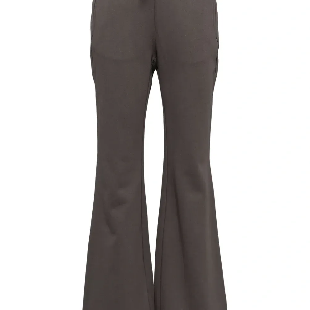 Расклешенные брюки с завышенной талией