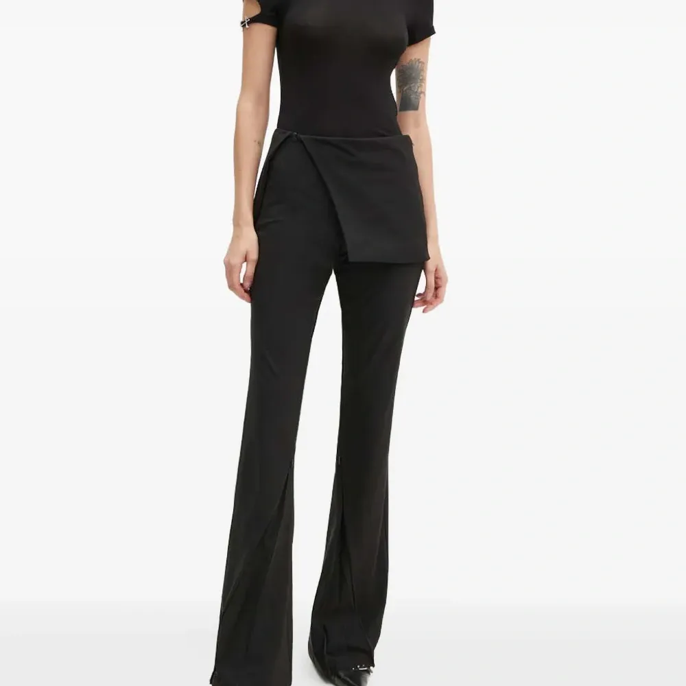 Брюки с клапаном