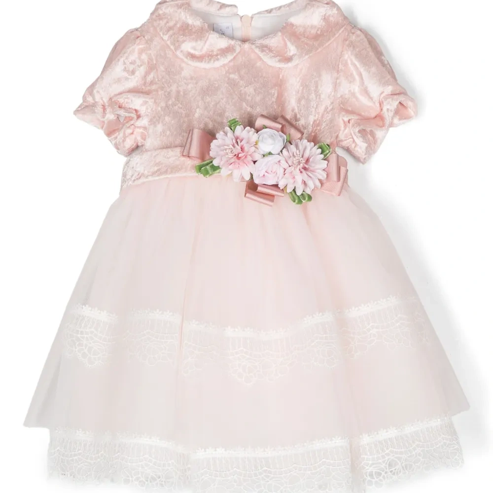 Платье с цветочной аппликацией