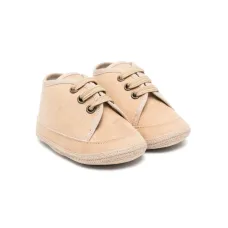 Кроссовки на шнуровке