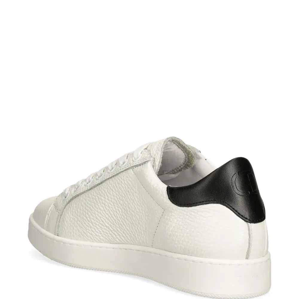 Кожаные кроссовки