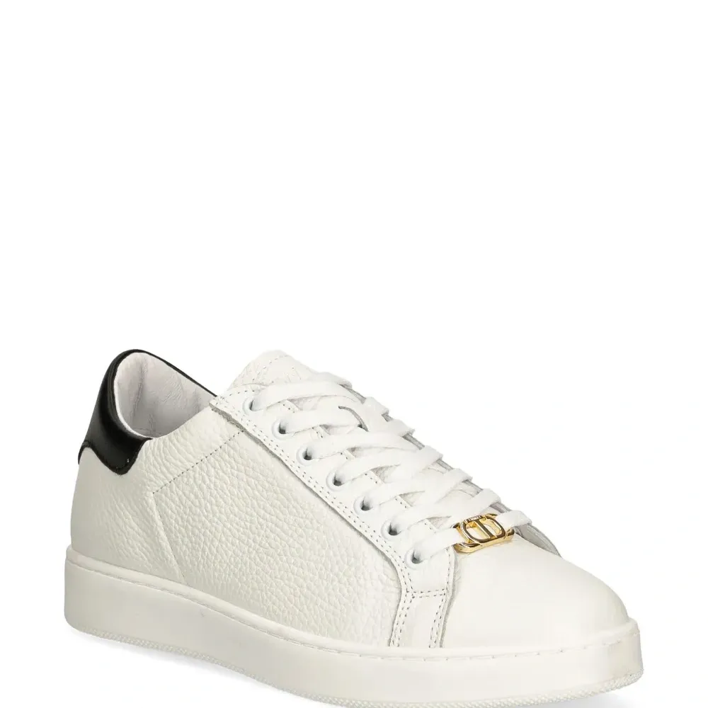 Кожаные кроссовки