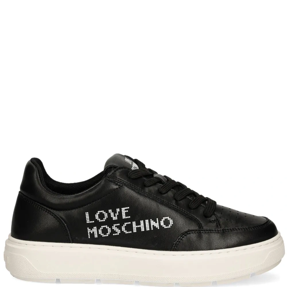 Кроссовки с логотипом