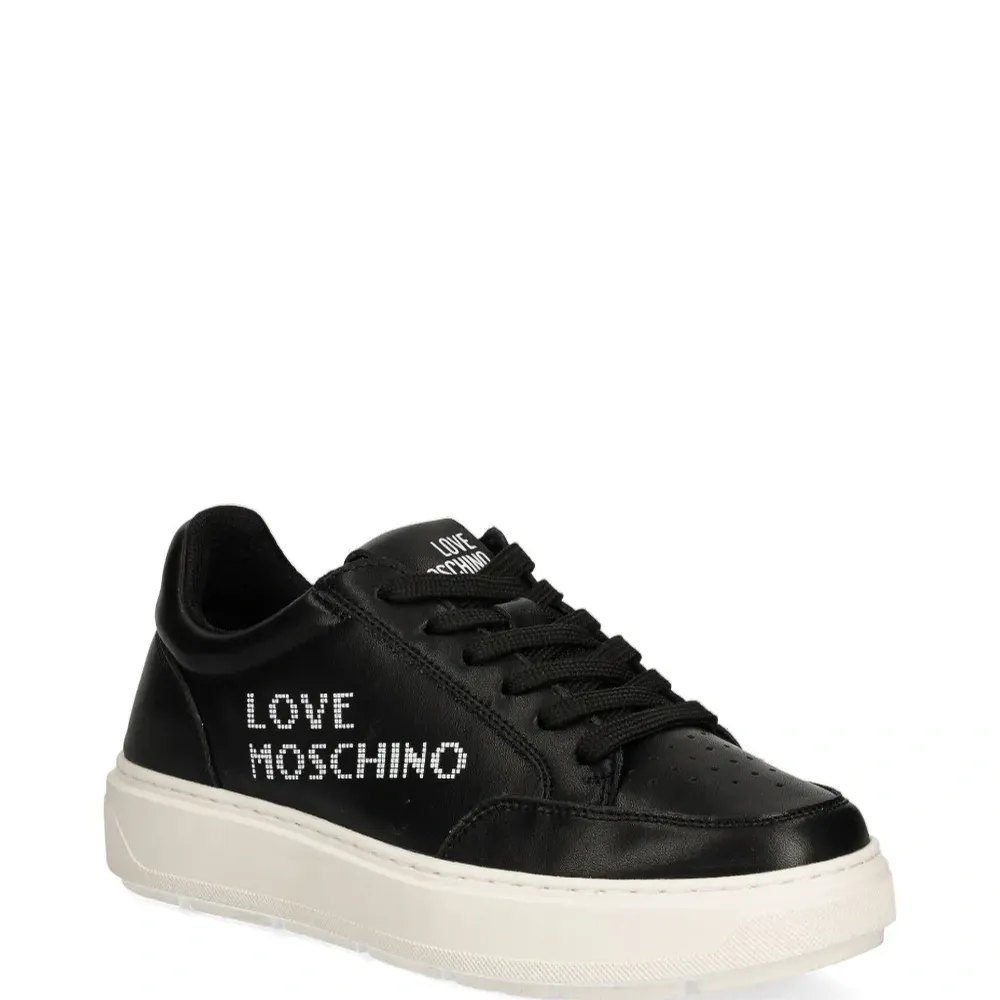 Кроссовки с логотипом