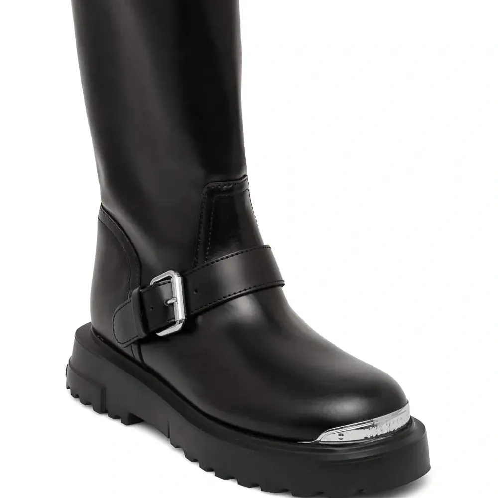 Ботинки с гравированным логотипом Ботинки с гравированным логотипом