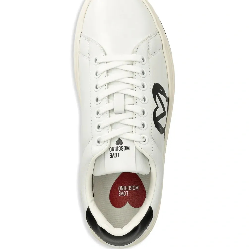 Кроссовки с логотипом