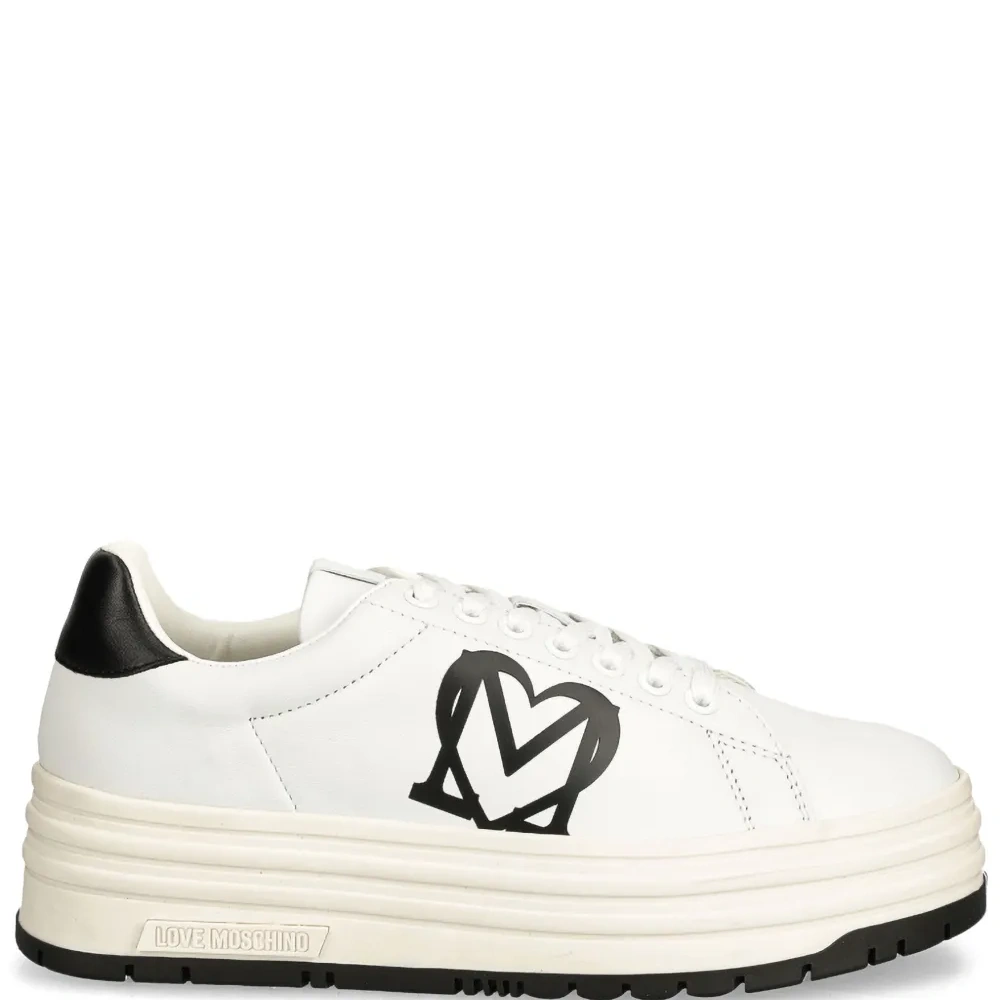 Кроссовки с логотипом