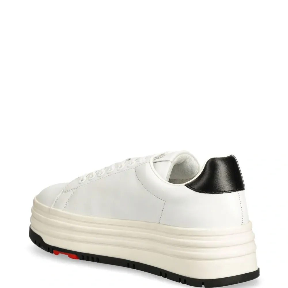 Кроссовки с логотипом