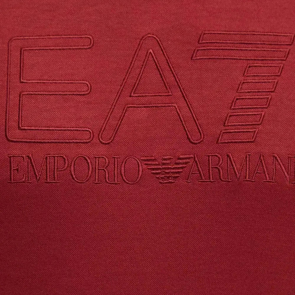 Футболка с логотипом