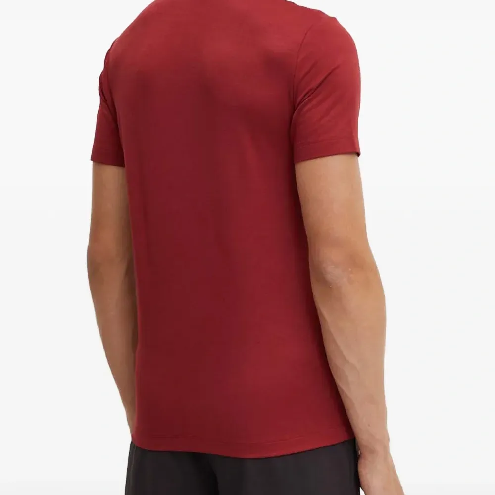 Футболка с логотипом