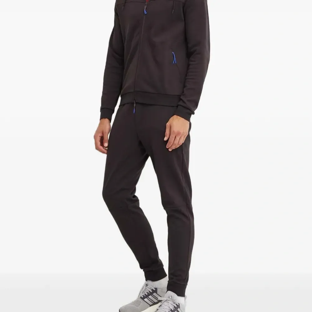 Футболка с логотипом