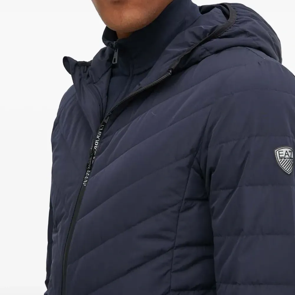 Стёганая куртка с капюшоном