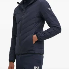 Стёганая куртка с капюшоном Стёганая куртка с капюшоном