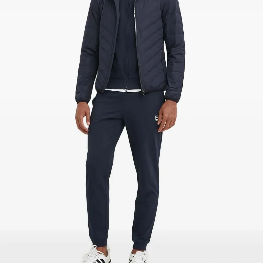 Стёганая куртка с капюшоном