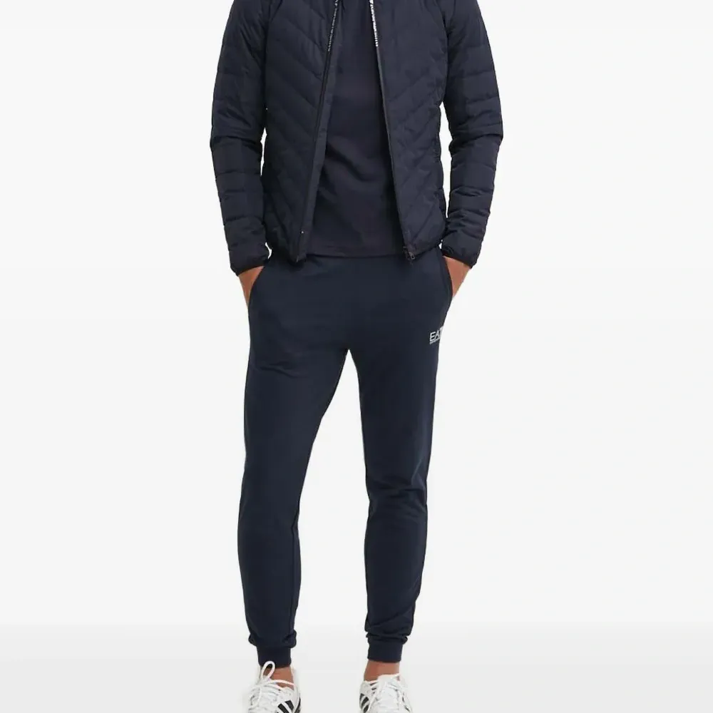 Стеганая куртка на молнии Стеганая куртка на молнии