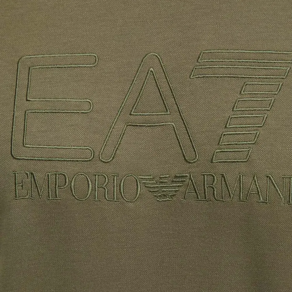 Футболка с логотипом