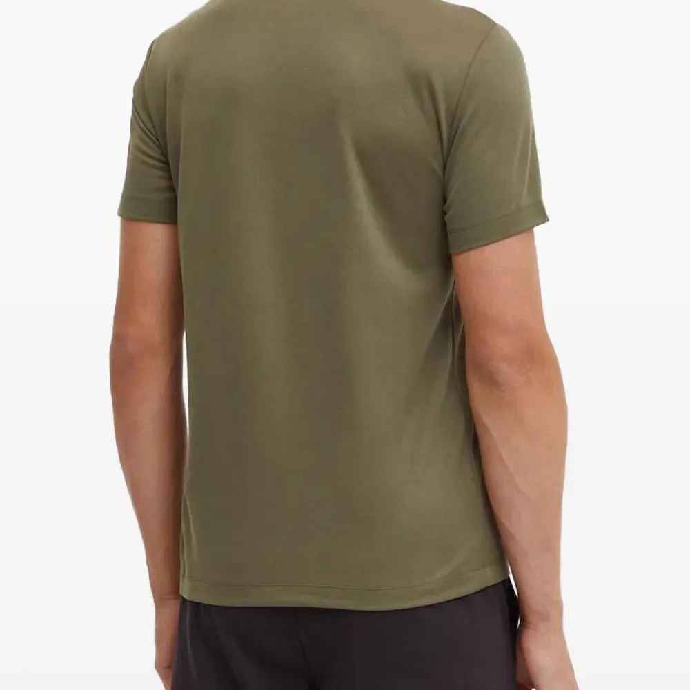 Футболка с логотипом