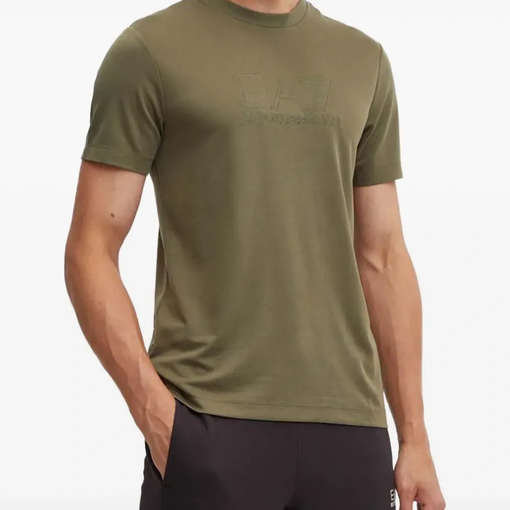 Футболка с логотипом