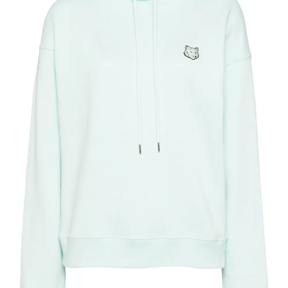 Худи с нашивкой