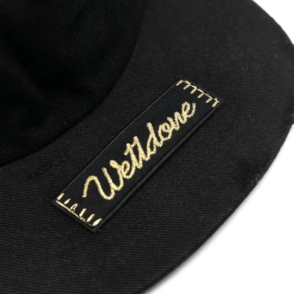 Бейсболка с нашивкой-логотипом