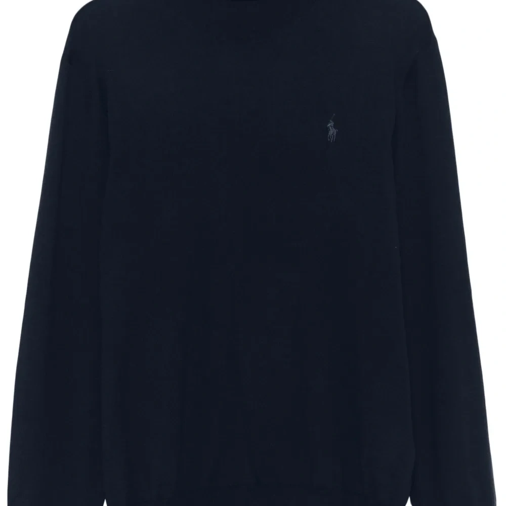 Свитер с высоким воротником