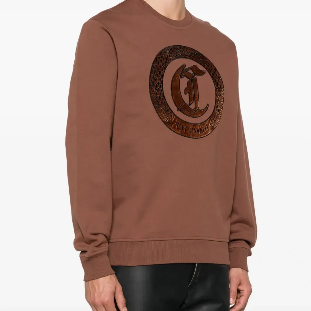 Толстовка с вышитым логотипом