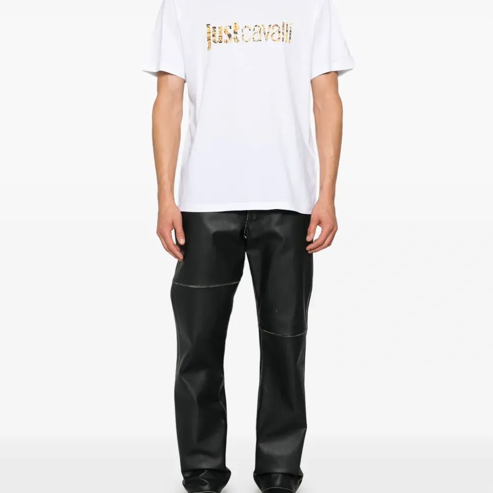 Футболка с логотипом