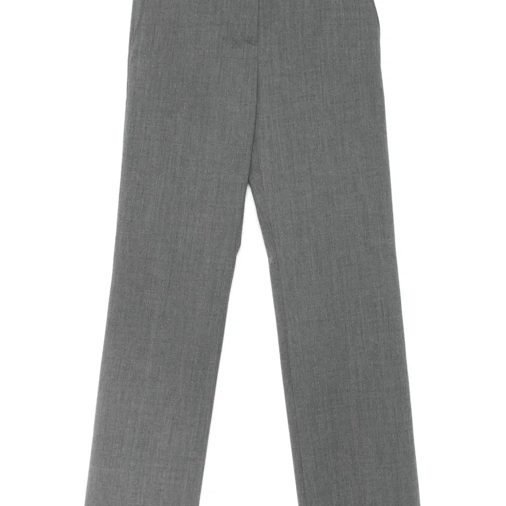 Брюки с тисненым логотипом