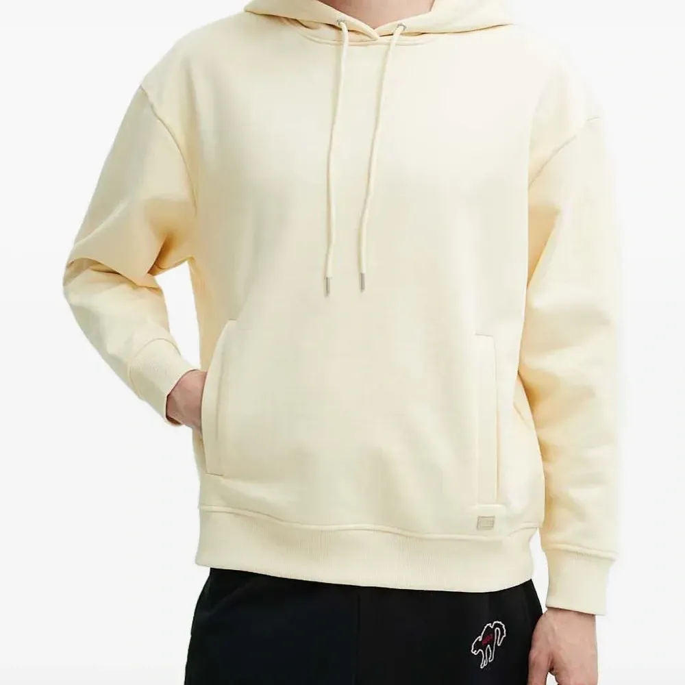 Толстовка с капюшоном и мешочком на завязке