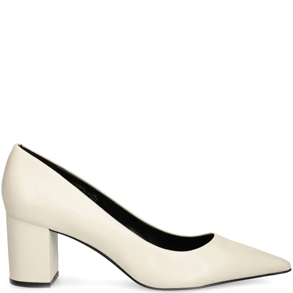 Туфли с заостренным носком